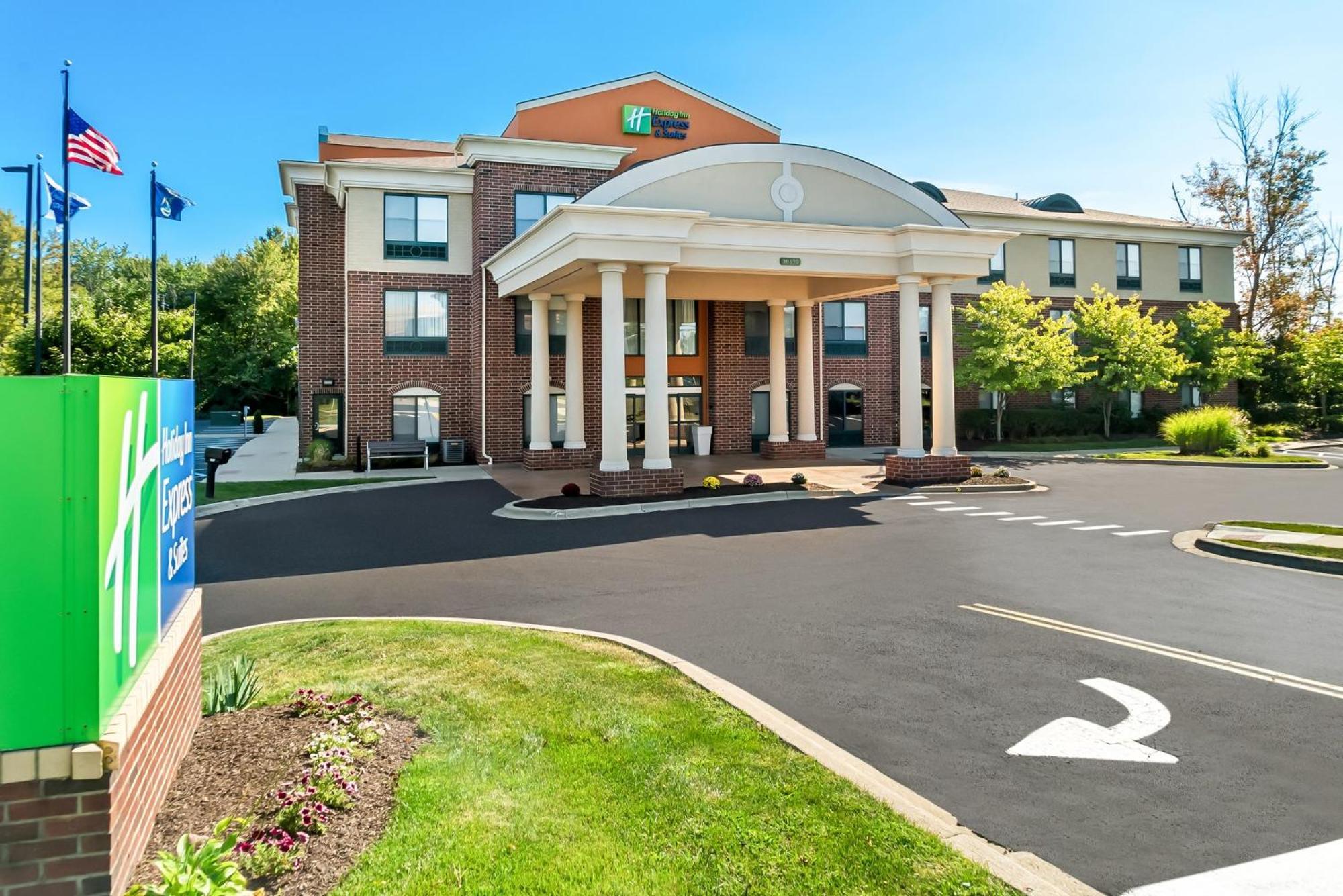 Holiday Inn Express & Suites Detroit - Novi By Ihg Exterior foto